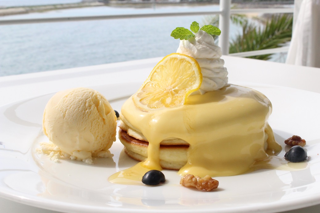 5月から期間限定レモンクリームパンケーキ始まります シーサイドカフェ波音 沖縄アメリカンビレッジのパンケーキカフェ